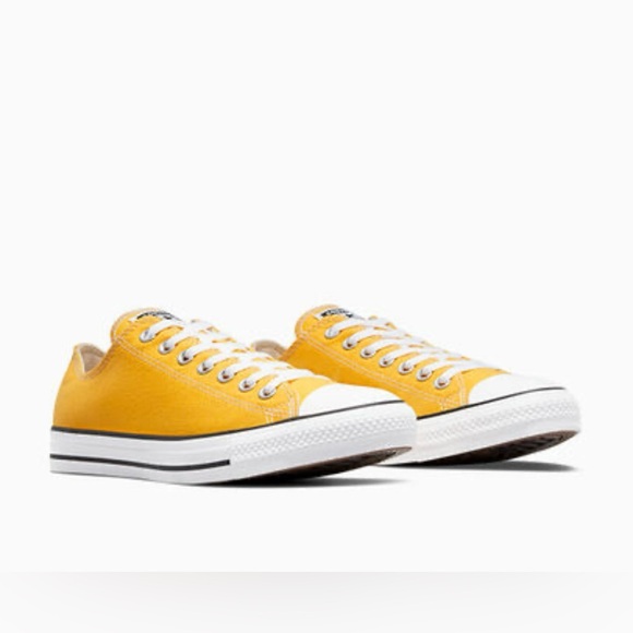 Converse Chuck Taylor All Star Low Sneaker in Yellow, size 6 - Picture 1 of 5
